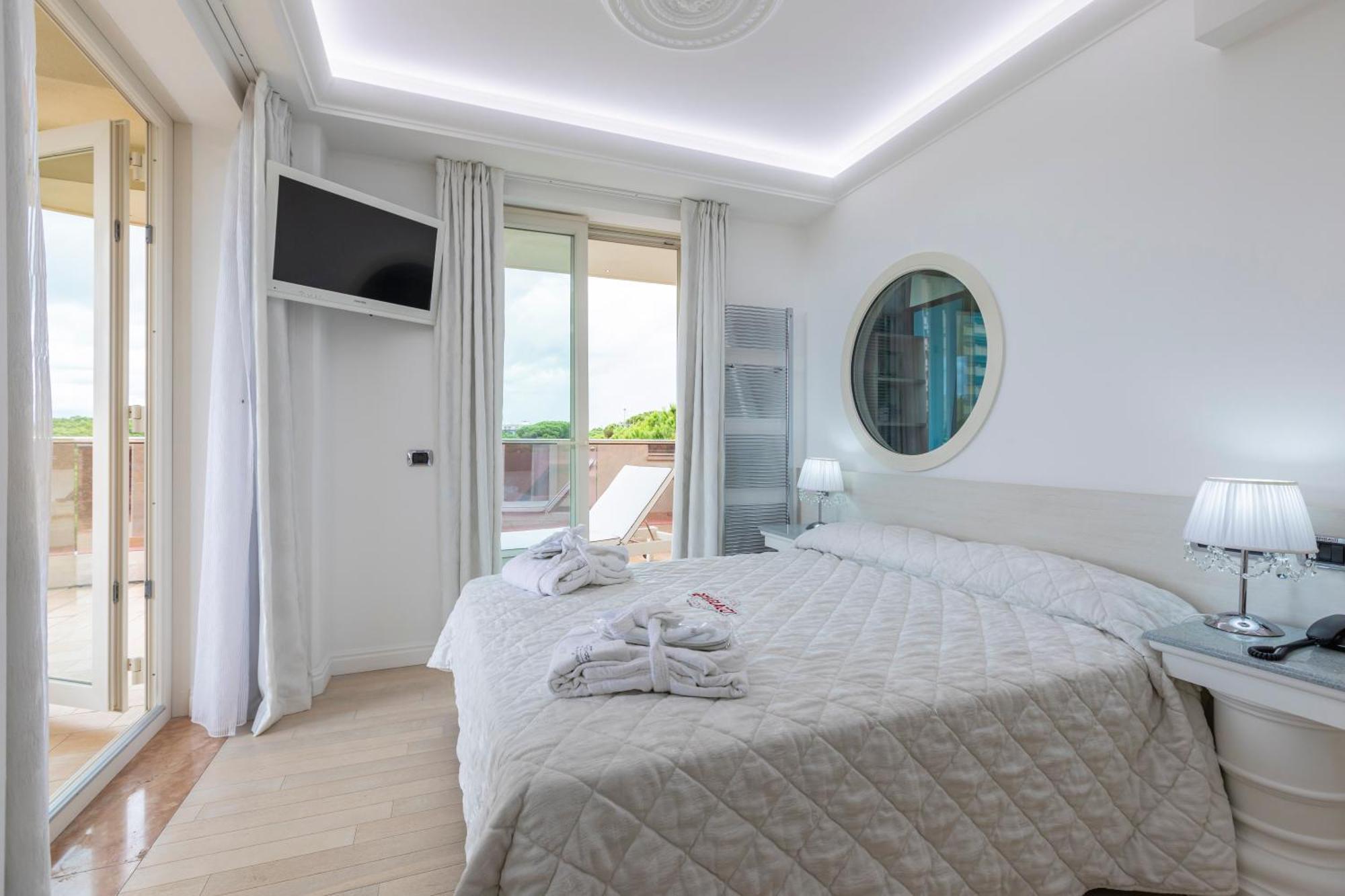 Boutique Hotel Paradiso Bovelacci Milano Marittima Exterior photo