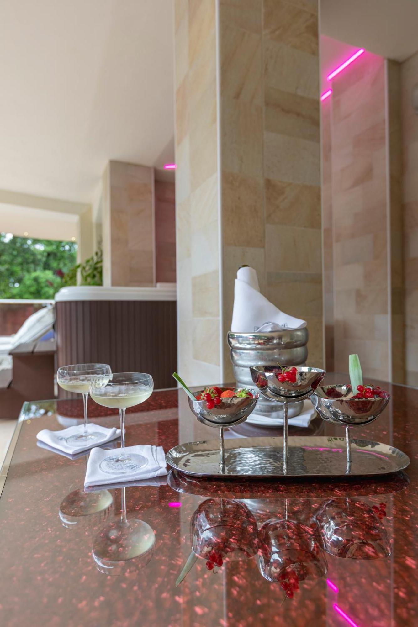 Boutique Hotel Paradiso Bovelacci Milano Marittima Exterior photo